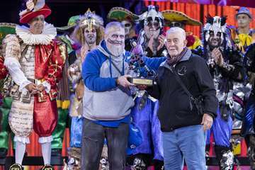 Los Nietos de SaryManchez se autodescalifican en la final de murgas al superar el tiempo establecido en señal de protesta/Lpacarnaval y TA.